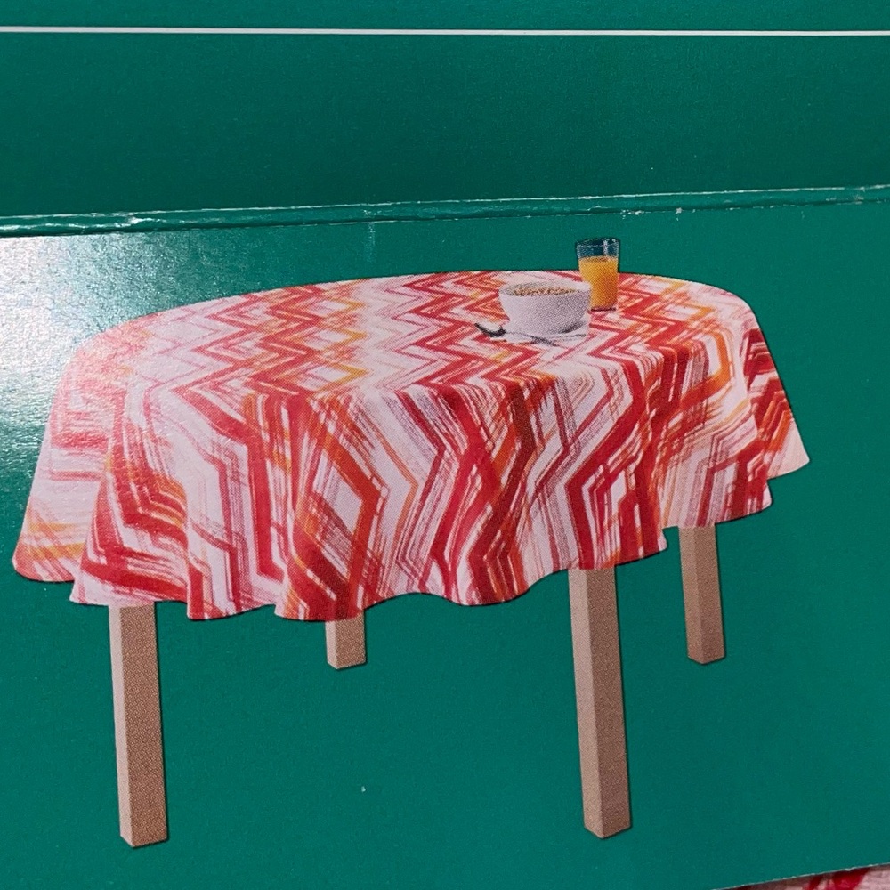 Vintage Tablecloth 70 inch Round w/ Napkins Room Essentials Orange & Red NWT